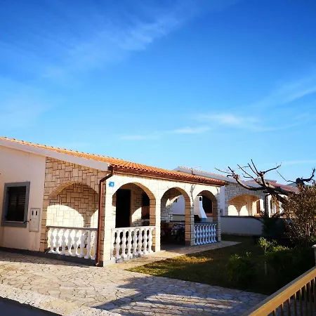 Holiday House Tara * Vir